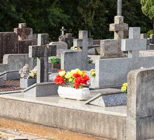CEMITÉRIO CONVENCIONAL OU CEMITÉRIO-PARQUE: ENTENDA AS DIFERENÇAS
